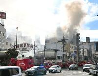 大阪・通天閣近くで建物火災