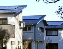 太陽光パネル、屋根置き容認傾向