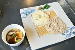つけ汁うどん　あくつ　日光つけ汁肉うどん合い盛り
