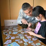子どもたちに生きた英語を　上三川の駄菓子屋「むかしなつかし館」　取り組み開始から１年