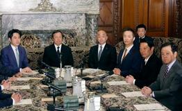 特別国会、１８日召集