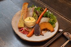 【食べた？】野菜尽くし 量たっぷり　前菜盛り合わせ　カフェプラスギャラリー コモレビ（那珂川）