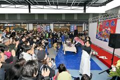 食の新拠点 門出祝い盛況