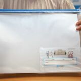 県内小学校にマスコットキャラデザインの「学校用連絡帳袋」　足利銀行が１万５千枚を寄贈