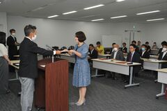 市民の政治離れ深刻　鹿沼市議選投票率50％割れ...議会への関心喚起、課題