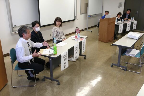 子どもの居場所の意義について語ったシンポジウム＝２日午後４時２０分、宇都宮市駒生１丁目
