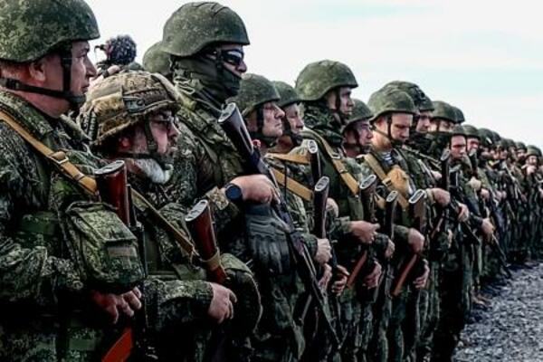 　ロシア西部カリーニングラード州でロシアとベラルーシの合同軍事演習に参加する予備役兵＝９月（ロシア国防省提供・タス＝共同）