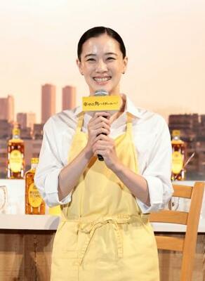 　発表会で笑顔を見せる蒼井優＝１６日、東京都文京区