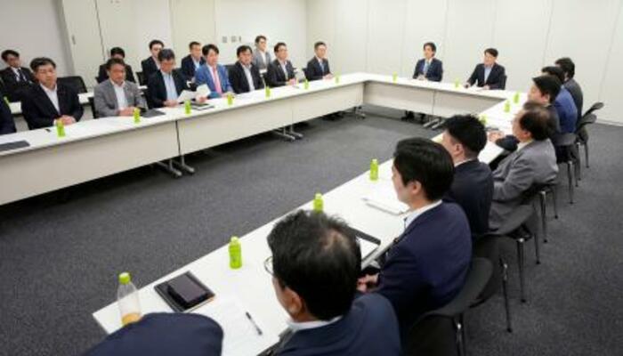 「給付付き税額控除」の制度設計を議論した社会保障国民会議の実務者会議=13日午後、国会