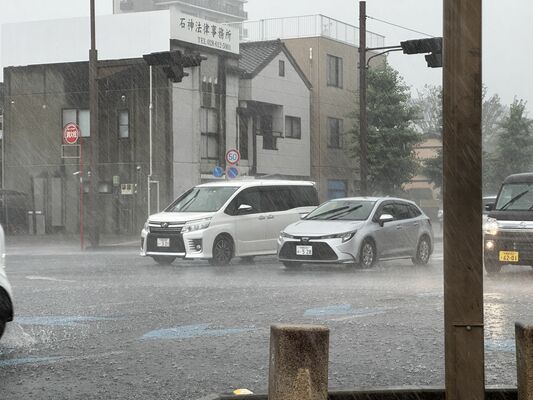 宇都宮市内で激しく降る雨