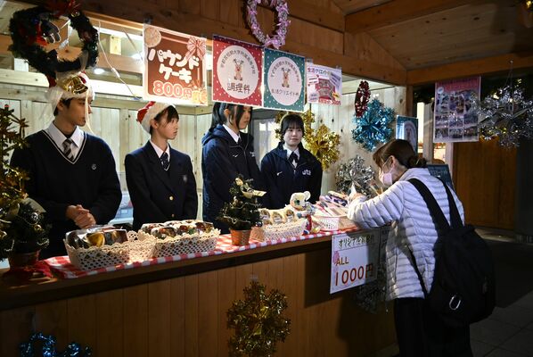 宇都宮共和大宇都宮シティキャンパスで開かれている「クリスマスマーケット２０２５」