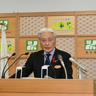 定例会見に臨む福田知事=7日午後、県庁