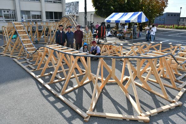 学生が完成させたローラーコースター