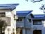 屋根に太陽光パネルを備えた住宅=さいたま市