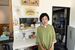 店内に立つ店主の山本さん