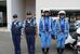 サングラスや暑さ対策品を着用する県警職員（県警提供）