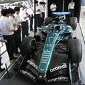 真岡工業高でF1マシン展示　ホンダ開発の造形美、生徒が激写