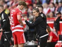 サッカー、女性監督が初采配