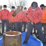餅つき通し若手農家らと交流　小山北桜高