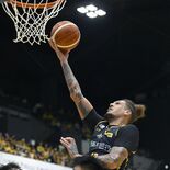 ブレックス開幕３連勝　100点ゲーム、島根に快勝　ニュービルが「ダブル…