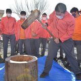 餅つき通し若手農家らと交流　小山北桜高