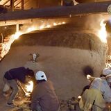 窯から吹き出す炎、力強く　益子の「かさましこ登り窯プロジェクト」　４日間の窯だきが終了