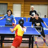 石川佳純さんと平野早矢香さん登場　益子の卓球教室に子どもたち50人　五輪メダリストと夢のラリー