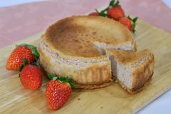 イチゴのベイクドチーズケーキ