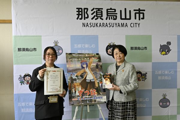 聖地巡礼のＧＷ観光効果に期待する川俣市長（右）