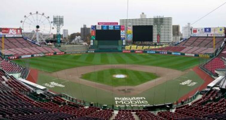 　外野フェンスを最大で６メートル前に出す改修が今オフに行われる楽天モバイルパーク宮城＝２５日、仙台市宮城野区