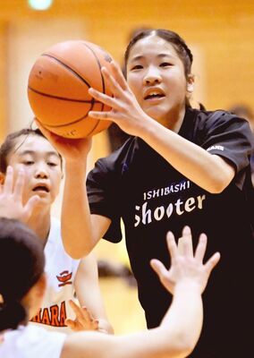 女子　宮の原－石橋シューターズ４回戦　第４クオーター、石橋シューターズ・猪瀬がシュート＝ＤＡＩＫＹＯアリーナ佐野