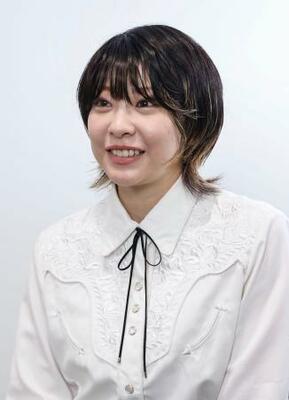 　表題曲のサビを「ギターをかき鳴らしていて、フレーズとメロディーが一緒に浮かんできました」と語る遼＝東京都文京区