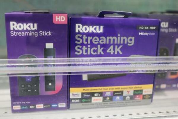 米動画配信端末・サービス大手のRokuの製品=15日、ニューヨーク(ゲッティ=共同)