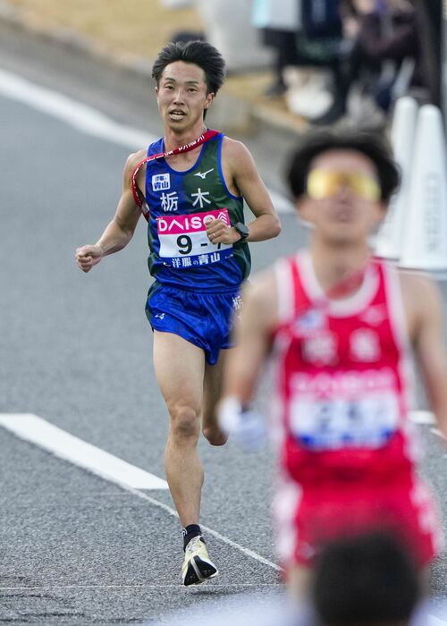 ゴールする本県のアンカー梶谷瑠哉＝広島市