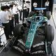 真岡工業高でF1マシン展示　ホンダ開発の造形美、生徒が激写