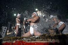 北海道で冷水浴びせ豊漁豊作祈る