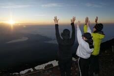 富士登山者、２０万５千人