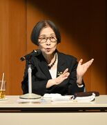 コスチュームジュエリー展　宇都宮美術館で監修者小瀧さんが講演　先駆者の…