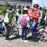 閉校前の思い出に…ブリッツェン選手とサイクリング遠足　小山の網戸小
