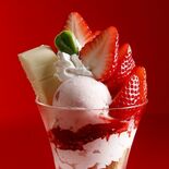 イチゴの「ご褒美パフェ」など５種類　フライングガーデン全店舗で販売