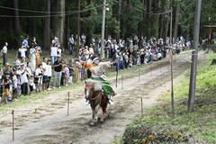 勇ましく駆け 的射抜く