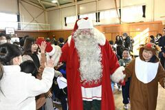 【夕刊】公認サンタに英語で質問