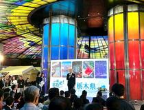 舞台裏で事務方が奔走