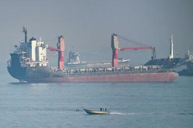 米イラン、海峡で攻撃応酬
