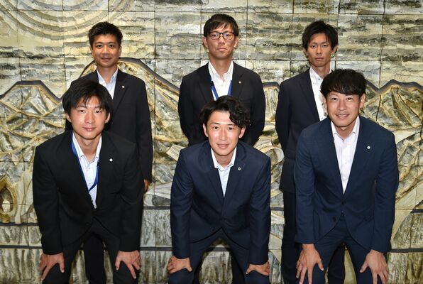 全日本社会人選手権の優勝を報告したリーベ栃木の選手たち＝下野新聞社