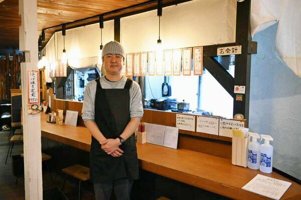 店内に立つ田部井さん