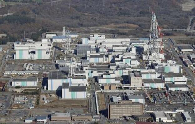 日本原燃の使用済み核燃料再処理工場=2023年11月、青森県六ケ所村(共同通信社機から)