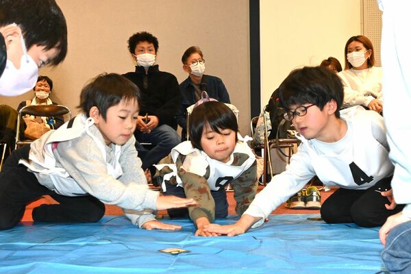 熱戦を繰り広げる子どもたち