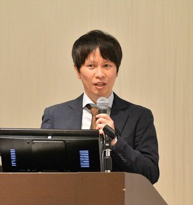 講演する加藤講師＝17日、ライトキューブ宇都宮