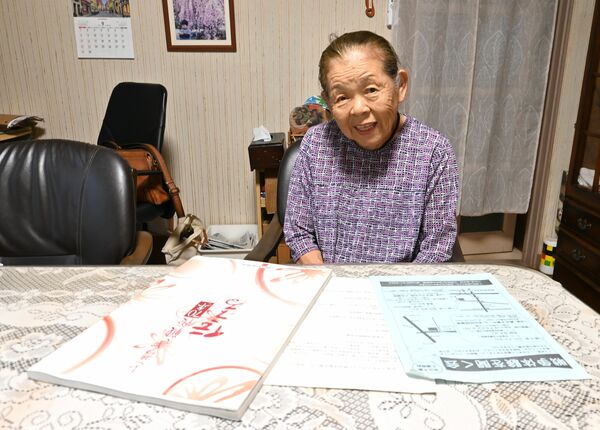 学童疎開の記憶などを振り返る阿部さん=3日午後、栃木市柳橋町